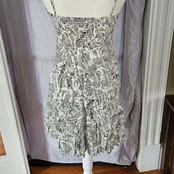 Old Navy Black and White Pleated A-line Mini Dress - Picture 2 of 8